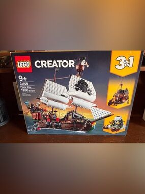 Creator Pirate Ship Building Set - White Sails, Brown Hull